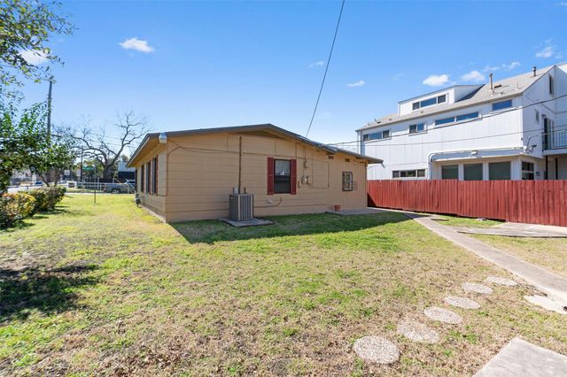 1000 S Center ST, Austin, TX 78704