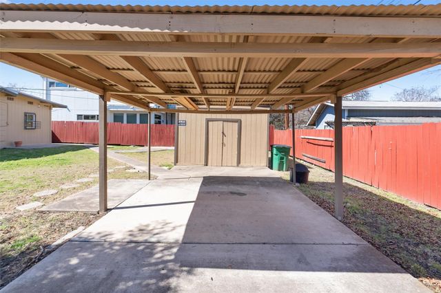 1000 S Center ST, Austin, TX 78704