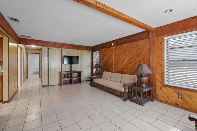 1000 S Center ST, Austin, TX 78704