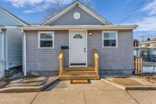 25 Twilight Avenue, Keansburg, NJ 07734