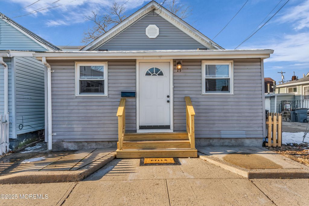 25 Twilight Avenue, Keansburg, NJ 07734