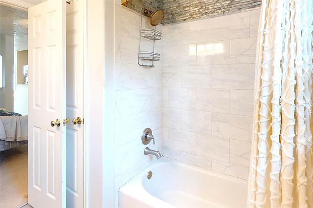 12707 Regal Pine Lane, Houston, TX 77070