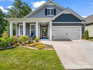 44 Gala Lane, Flat Rock, NC 28731