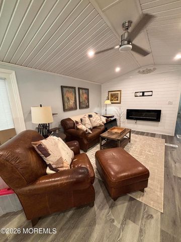 42 Douglas Drive, Jackson, NJ 08527