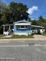42 Douglas Drive, Jackson, NJ 08527