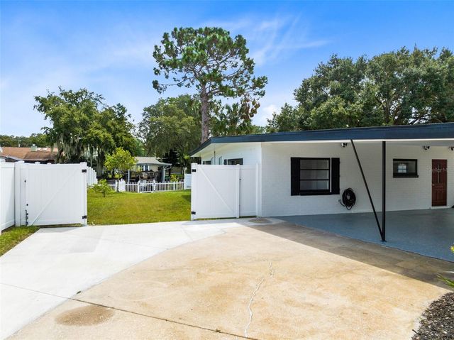 35614 CEDAR LANE, Leesburg, FL 34788