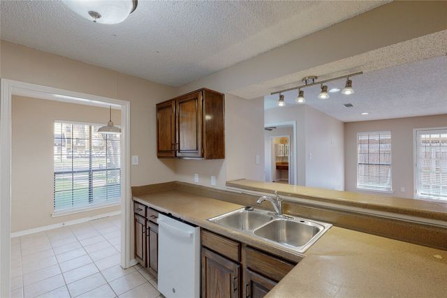 1904 N Irving Heights Drive, Irving, TX 75061