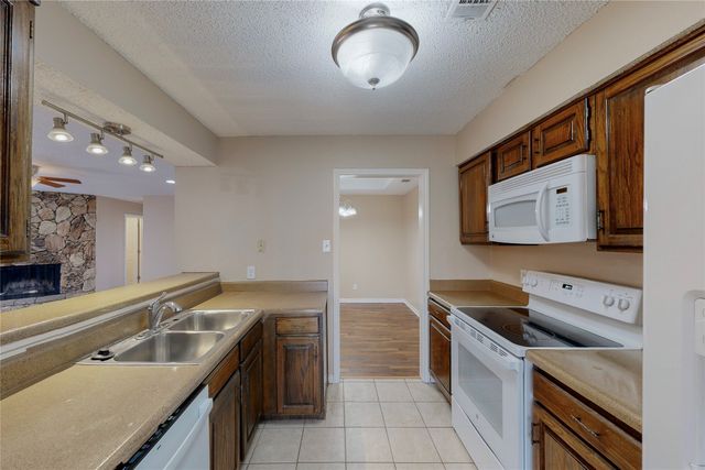 1904 N Irving Heights Drive, Irving, TX 75061