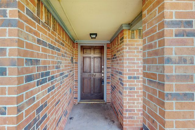 1904 N Irving Heights Drive, Irving, TX 75061