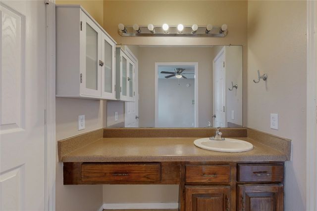1904 N Irving Heights Drive, Irving, TX 75061