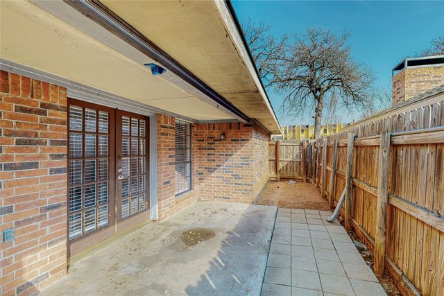 1904 N Irving Heights Drive, Irving, TX 75061