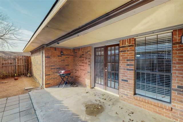 1904 N Irving Heights Drive, Irving, TX 75061