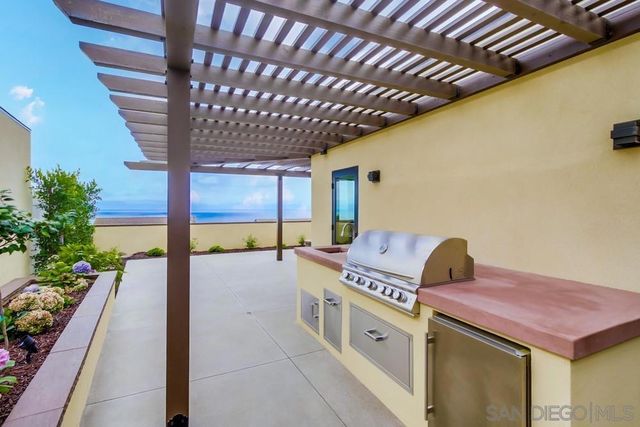 14066 Crest Way, Del Mar, CA 92014