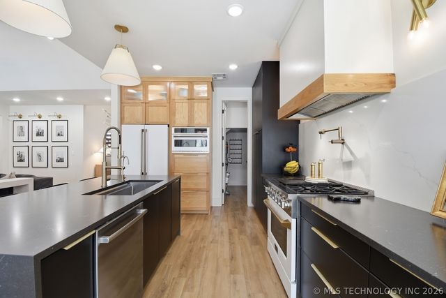 12010 S 68th East Avenue, Bixby, OK 74008