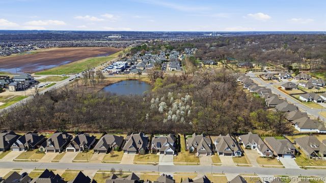 12010 S 68th East Avenue, Bixby, OK 74008