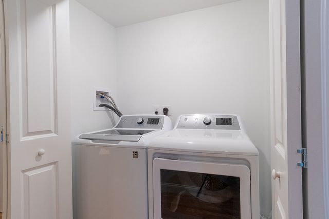 80 North Meadows Road 204, Medfield, MA 02052