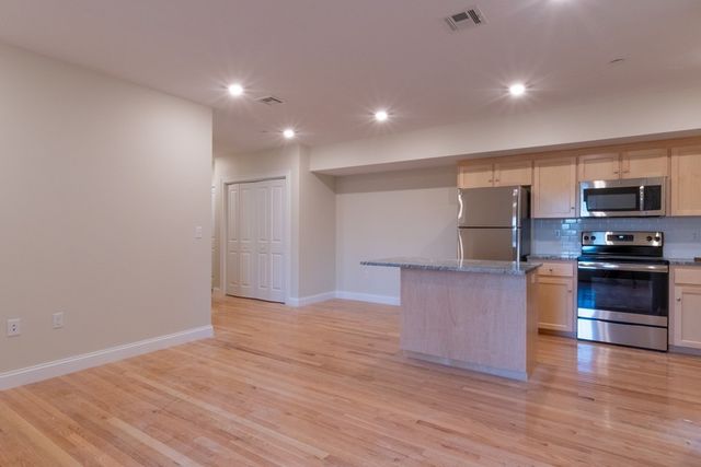 80 North Meadows Road 204, Medfield, MA 02052