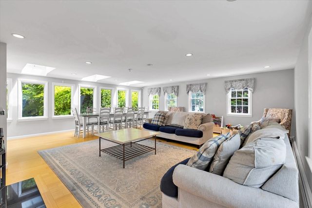 8 Winstons Path, Dennis, MA 02660