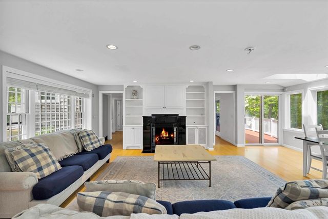 8 Winstons Path, Dennis, MA 02660