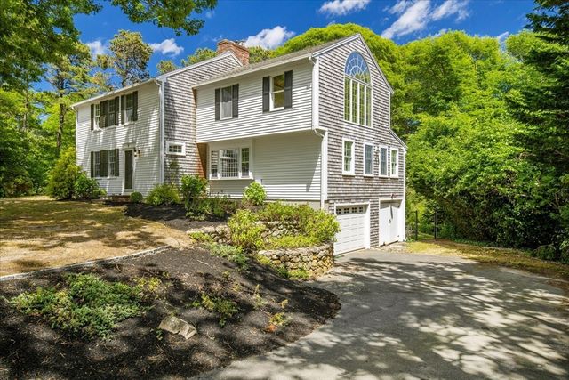 8 Winstons Path, Dennis, MA 02660