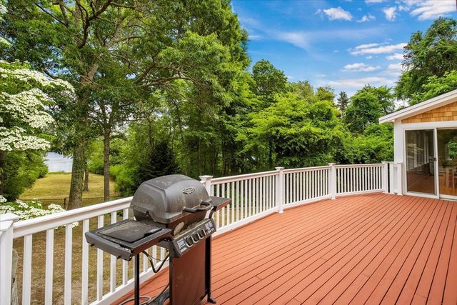 8 Winstons Path, Dennis, MA 02660