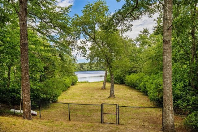 8 Winstons Path, Dennis, MA 02660