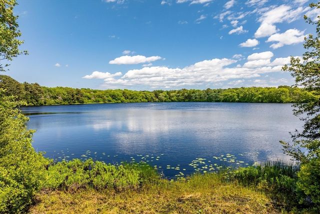 8 Winstons Path, Dennis, MA 02660