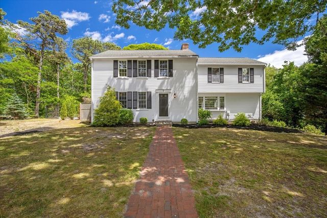 8 Winstons Path, Dennis, MA 02660