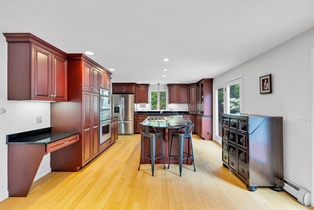 8 Winstons Path, Dennis, MA 02660