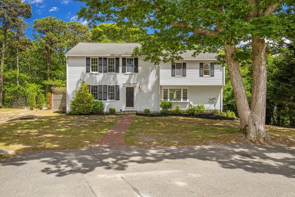 8 Winstons Path, Dennis, MA 02660