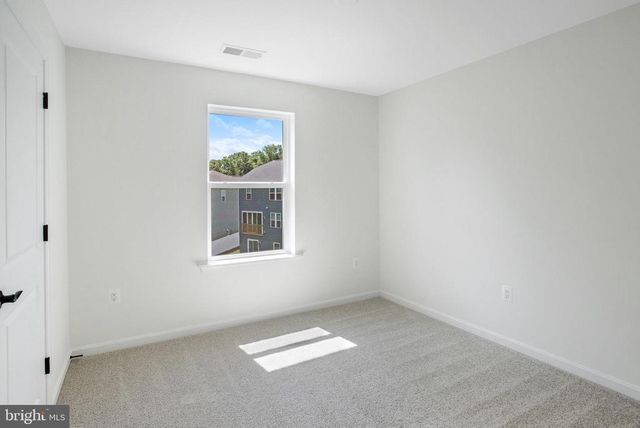 35598 PINE NEEDLE LN, Locust Grove, VA 22508