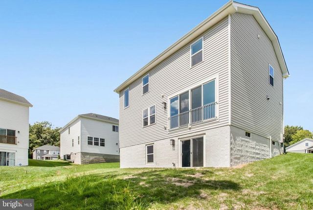 35598 PINE NEEDLE LN, Locust Grove, VA 22508