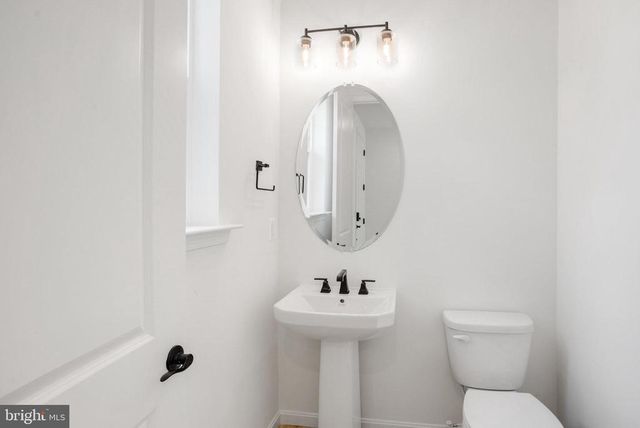 35598 PINE NEEDLE LN, Locust Grove, VA 22508