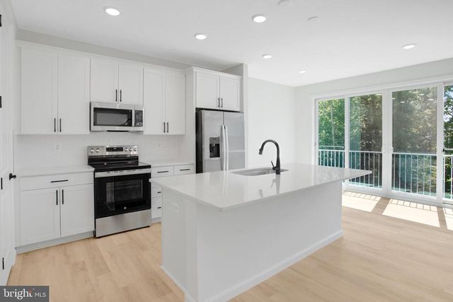 35598 PINE NEEDLE LN, Locust Grove, VA 22508