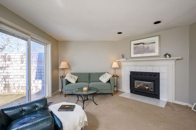 5 Harbor Hill Dr 5, Bourne, MA 02532