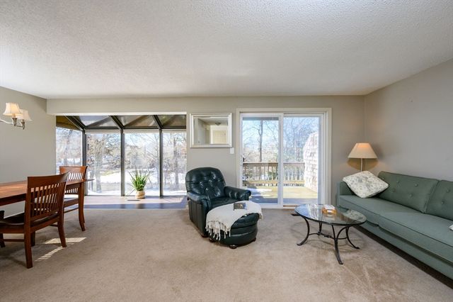 5 Harbor Hill Dr 5, Bourne, MA 02532