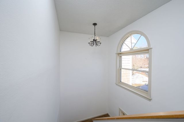 5 Harbor Hill Dr 5, Bourne, MA 02532