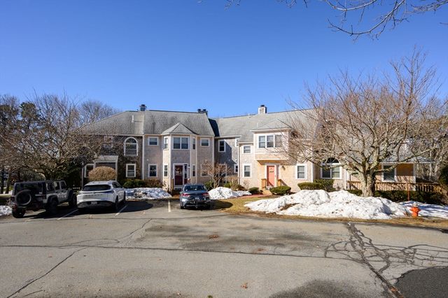5 Harbor Hill Dr 5, Bourne, MA 02532