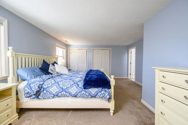 5 Harbor Hill Dr 5, Bourne, MA 02532