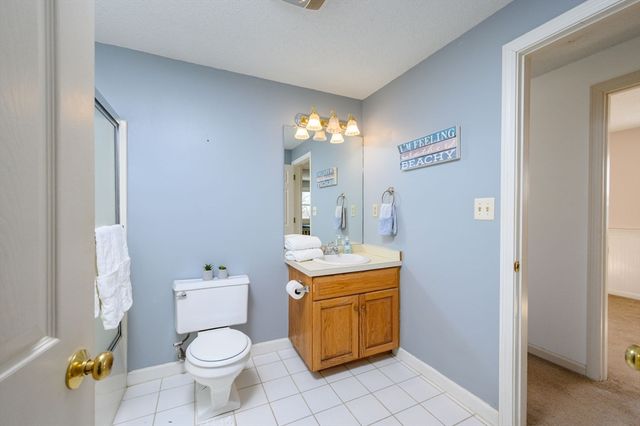 5 Harbor Hill Dr 5, Bourne, MA 02532