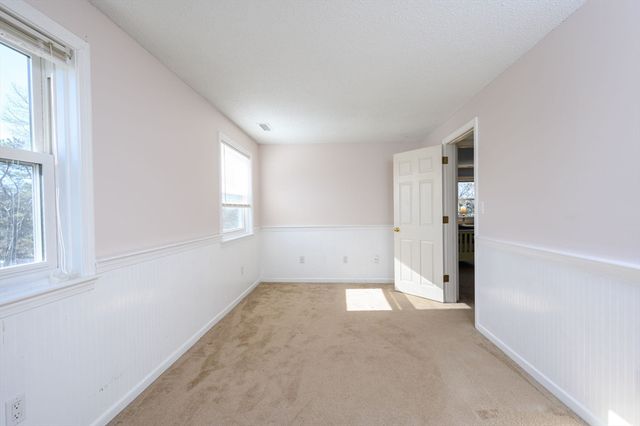 5 Harbor Hill Dr 5, Bourne, MA 02532