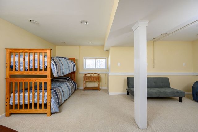 5 Harbor Hill Dr 5, Bourne, MA 02532