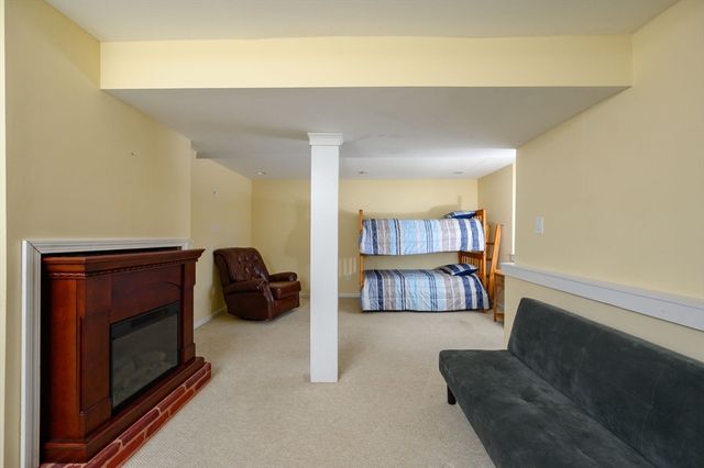 5 Harbor Hill Dr 5, Bourne, MA 02532