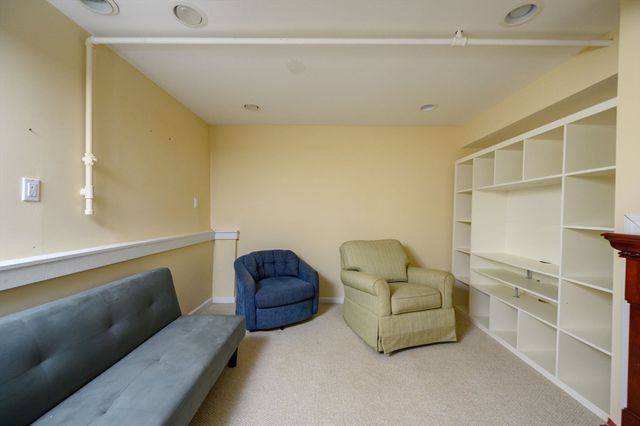 5 Harbor Hill Dr 5, Bourne, MA 02532