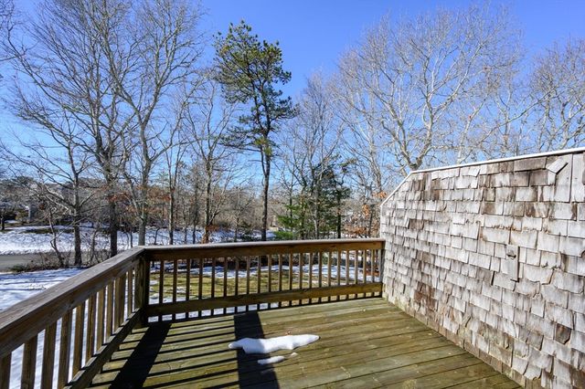 5 Harbor Hill Dr 5, Bourne, MA 02532