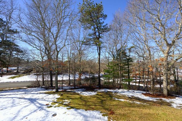 5 Harbor Hill Dr 5, Bourne, MA 02532