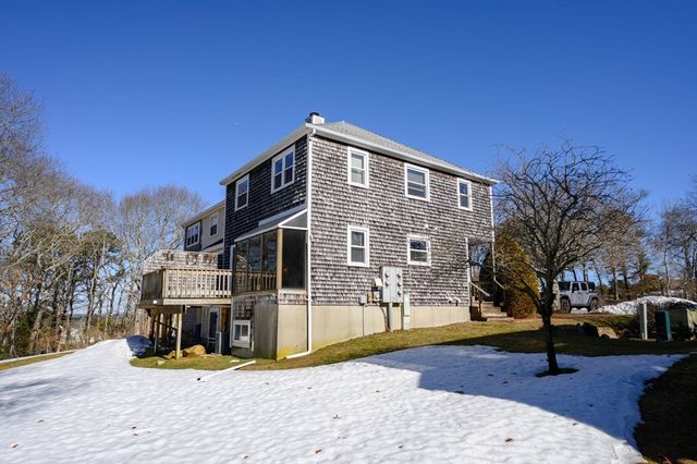5 Harbor Hill Dr 5, Bourne, MA 02532