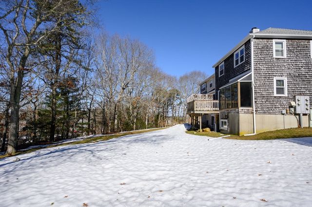 5 Harbor Hill Dr 5, Bourne, MA 02532