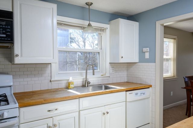 5 Harbor Hill Dr 5, Bourne, MA 02532