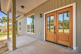 2325 32nd Street NE, Hickory, NC 28601